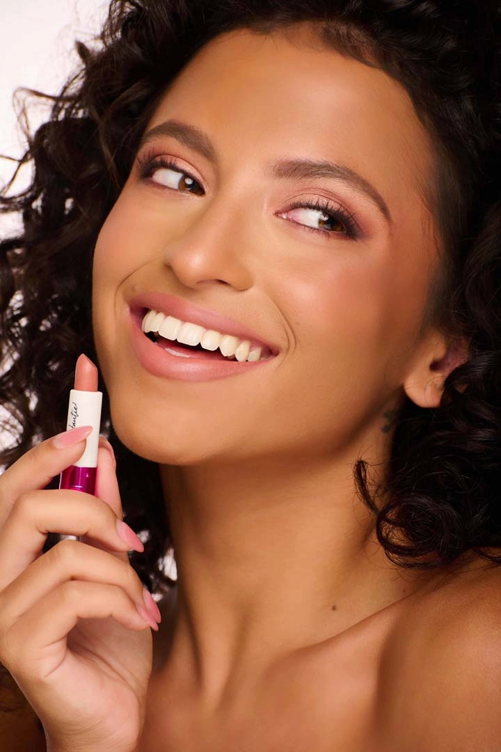 4Ever Haute Long Wearing Lipstick