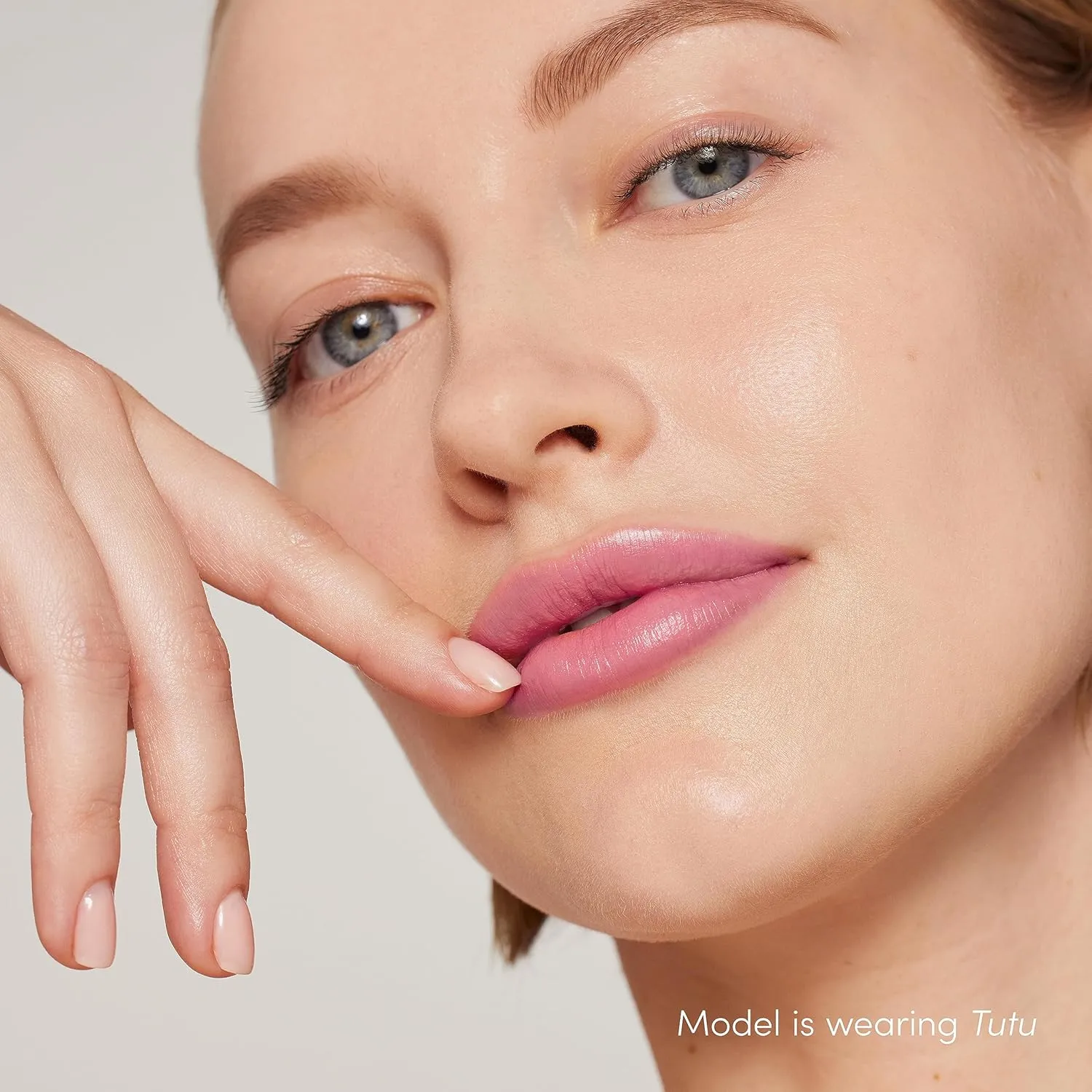 jane iredale ColorLuxe Hydrating Cream Lipstick, Creamy, Highly Pigmented Lip Color Delivers Weightless Moisture and Bold Payoff, Satin Finish, Vegan