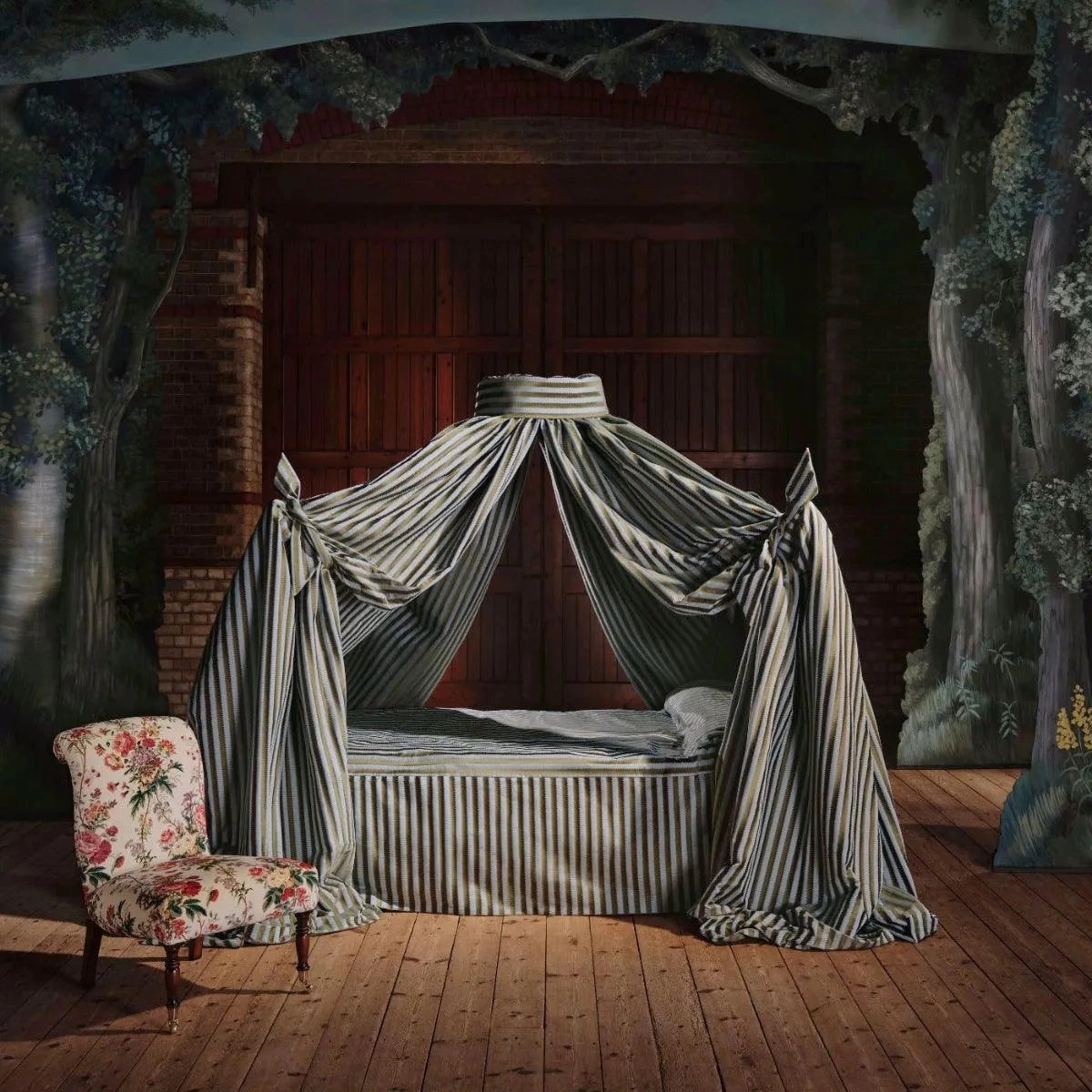 Lakeland Paradis Velvet Carmine/Geolu Fabric - Sanderson x Giles Deacon